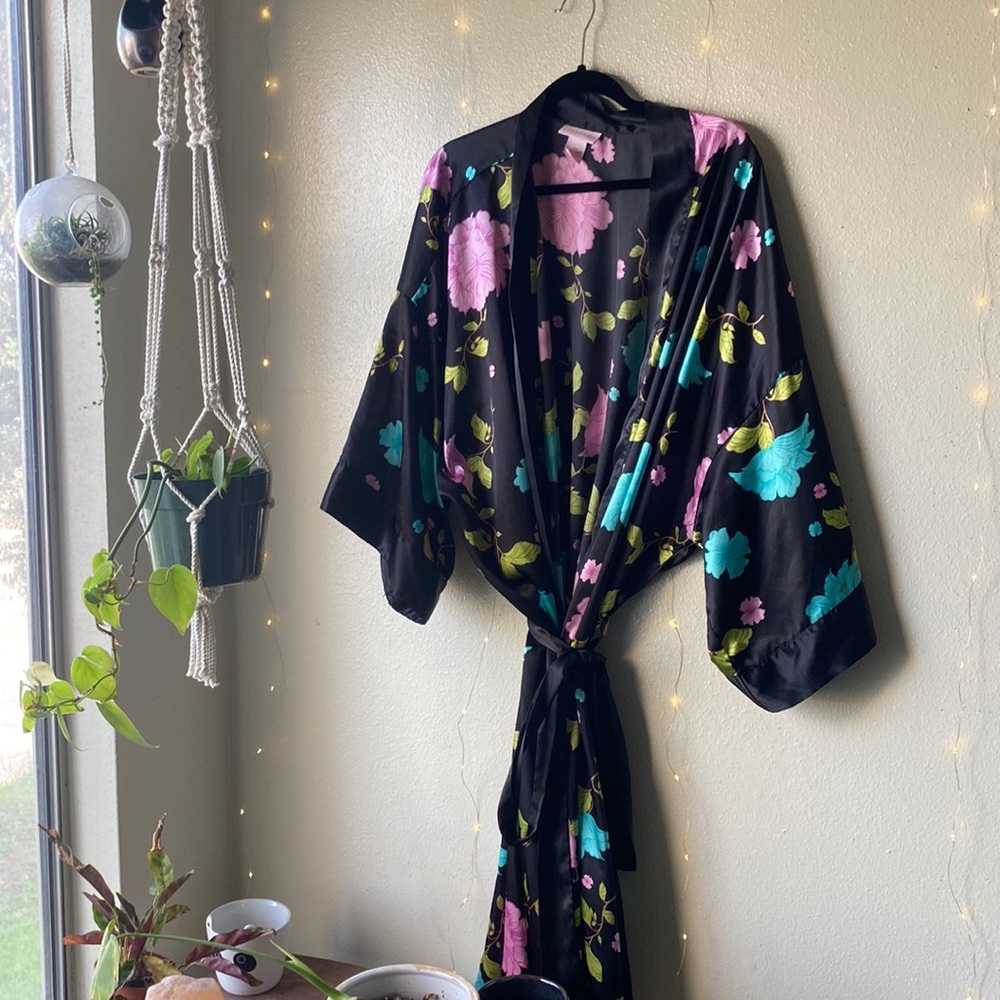 Silky feeling robe! Doing mega bundle discounts right now!